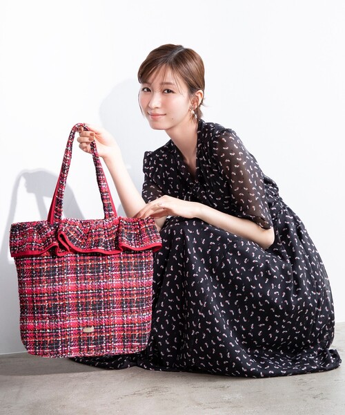 TOCCA(トッカ)の「COLOR OF WAVES BAG バッグ(トートバッグ・レディース・ブラック系/ブラック系5/ライトグレー系/ライトグレー系1/レッド系/ネイビー系・F)」の15枚目の写真