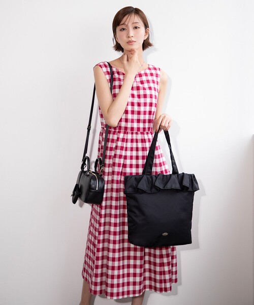 TOCCA(トッカ)の「COLOR OF WAVES BAG バッグ(トートバッグ・レディース・ブラック系/ブラック系5/ライトグレー系/ライトグレー系1/レッド系/ネイビー系・F)」の21枚目の写真