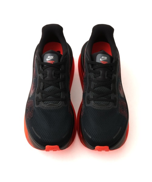 NIKE(ナイキ)の「NIKE VOMERO PREMIUM / ナイキ ズーム ボメロ プレミアム【SP】(スニーカー・メンズ・ブラック×レッド・27.5cm/25.5cm/27.0cm/26.5cm/26.0cm/29.0cm/28.5cm/28.0cm)」の2枚目の写真
