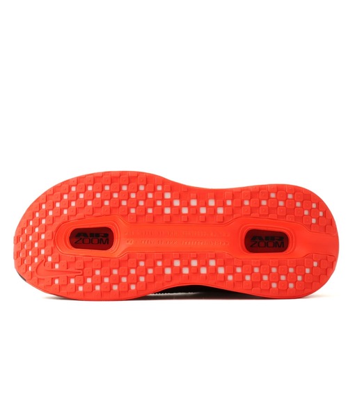 NIKE(ナイキ)の「NIKE VOMERO PREMIUM / ナイキ ズーム ボメロ プレミアム【SP】(スニーカー・メンズ・ブラック×レッド・27.5cm/25.5cm/27.0cm/26.5cm/26.0cm/29.0cm/28.5cm/28.0cm)」の6枚目の写真
