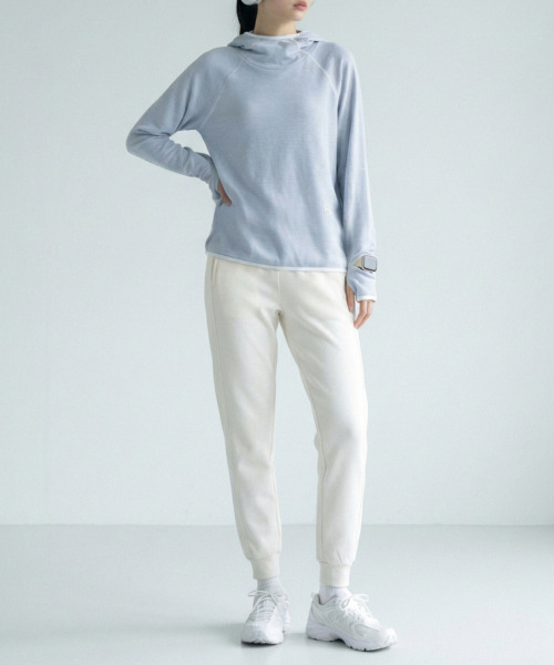 SLOUPLAY(スロープレイ)の「エアフレックススリムジョガーパンツ(2カラー)(スウェットパンツ・レディース・クリーム/ベージュ・SMALL/MEDIUM/LARGE)」の3枚目の写真