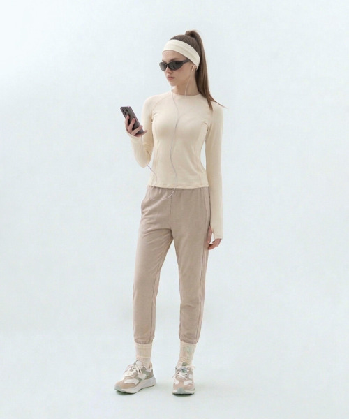 SLOUPLAY(スロープレイ)の「エアフレックススリムジョガーパンツ(2カラー)(スウェットパンツ・レディース・クリーム/ベージュ・SMALL/MEDIUM/LARGE)」の7枚目の写真