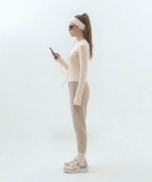 SLOUPLAY(スロープレイ)の「エアフレックススリムジョガーパンツ(2カラー)(スウェットパンツ・レディース・クリーム/ベージュ・SMALL/MEDIUM/LARGE)」の8枚目の写真