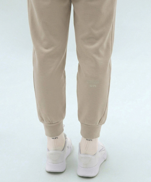 SLOUPLAY(スロープレイ)の「エアフレックススリムジョガーパンツ(2カラー)(スウェットパンツ・レディース・クリーム/ベージュ・SMALL/MEDIUM/LARGE)」の9枚目の写真