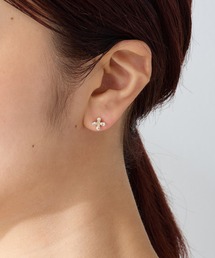 ◆金属アレルギー対応◆◆made in japan◆【高品質ポスト】 キュービックフラワー ジルコニアセラミックポストピアス