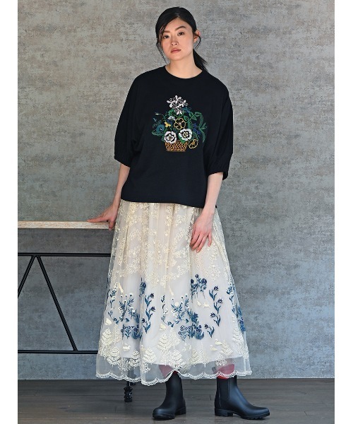 SUPER HAKKA(スーパーハッカ)の「花舞う森辺刺繍チュールレース×コットンタイプライターギャザースカート(スカート・レディース・ブラック/ベージュ・FREE)」の1枚目の写真