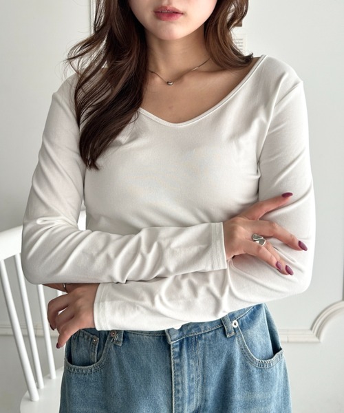 CLEA(クレア)の「Vネック細見え長袖トップス(Tシャツ/カットソー・レディース・レッド/チャコールグレー/ブラウン/ホワイト/ブラック・FREE)」の8枚目の写真