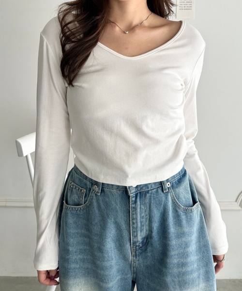CLEA(クレア)の「Vネック細見え長袖トップス(Tシャツ/カットソー・レディース・レッド/チャコールグレー/ブラウン/ホワイト/ブラック・FREE)」の9枚目の写真