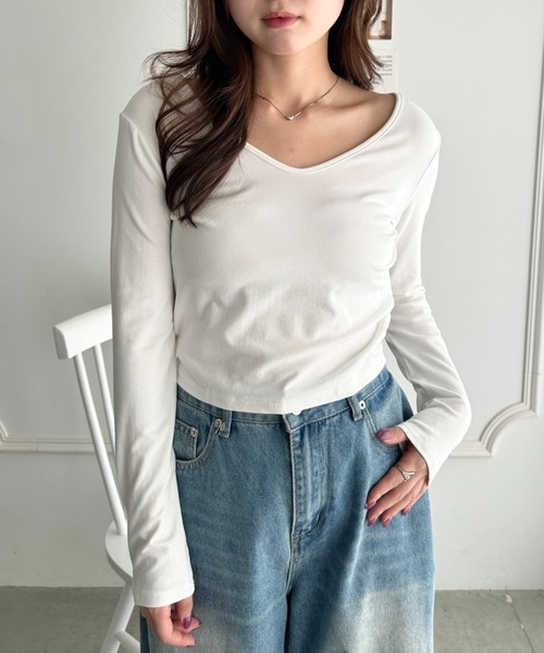 CLEA(クレア)の「Vネック細見え長袖トップス(Tシャツ/カットソー・レディース・レッド/チャコールグレー/ブラウン/ホワイト/ブラック・FREE)」の11枚目の写真