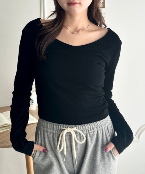 CLEA(クレア)の「Vネック細見え長袖トップス(Tシャツ/カットソー・レディース・レッド/チャコールグレー/ブラウン/ホワイト/ブラック・FREE)」の15枚目の写真
