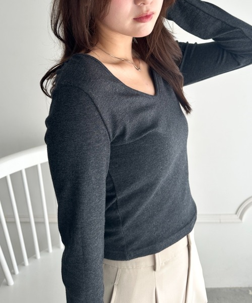 CLEA(クレア)の「Vネック細見え長袖トップス(Tシャツ/カットソー・レディース・レッド/チャコールグレー/ブラウン/ホワイト/ブラック・FREE)」の22枚目の写真