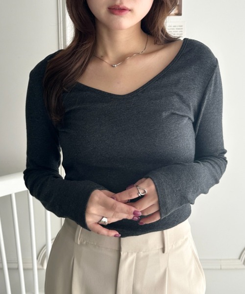 CLEA(クレア)の「Vネック細見え長袖トップス(Tシャツ/カットソー・レディース・レッド/チャコールグレー/ブラウン/ホワイト/ブラック・FREE)」の19枚目の写真