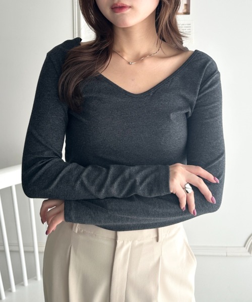 CLEA(クレア)の「Vネック細見え長袖トップス(Tシャツ/カットソー・レディース・レッド/チャコールグレー/ブラウン/ホワイト/ブラック・FREE)」の20枚目の写真