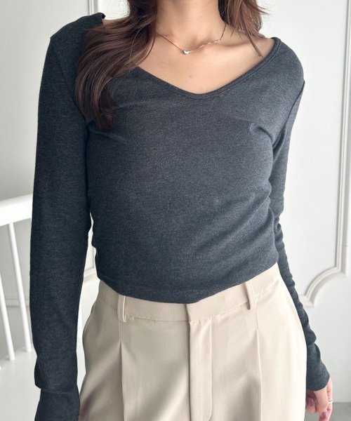 CLEA(クレア)の「Vネック細見え長袖トップス(Tシャツ/カットソー・レディース・レッド/チャコールグレー/ブラウン/ホワイト/ブラック・FREE)」の21枚目の写真