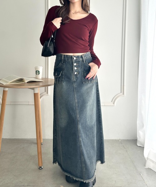 CLEA(クレア)の「Vネック細見え長袖トップス(Tシャツ/カットソー・レディース・レッド/チャコールグレー/ブラウン/ホワイト/ブラック・FREE)」の6枚目の写真