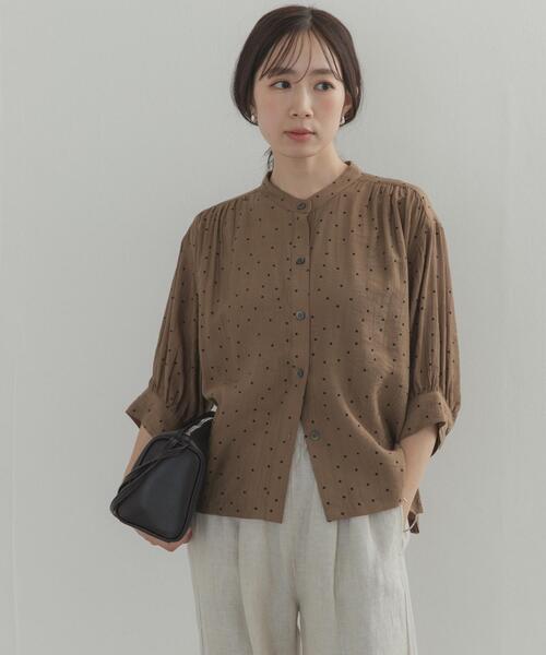 URBAN RESEARCH DOORS(アーバンリサーチドアーズ)の「楊柳ドット5分袖ブラウス(シャツ/ブラウス・レディース・チャコールグレー/ブラック/カーキ・FREE)」の3枚目の写真