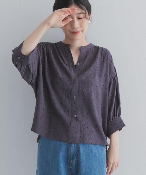 URBAN RESEARCH DOORS(アーバンリサーチドアーズ)の「楊柳ドット5分袖ブラウス(シャツ/ブラウス・レディース・チャコールグレー/ブラック/カーキ・FREE)」の2枚目の写真