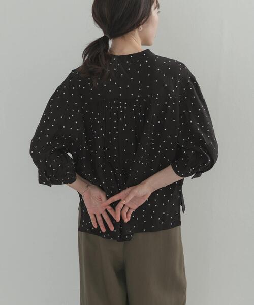 URBAN RESEARCH DOORS(アーバンリサーチドアーズ)の「楊柳ドット5分袖ブラウス(シャツ/ブラウス・レディース・チャコールグレー/ブラック/カーキ・FREE)」の6枚目の写真
