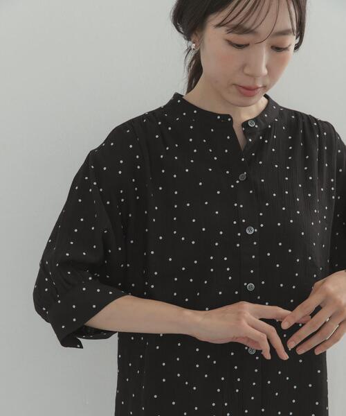 URBAN RESEARCH DOORS(アーバンリサーチドアーズ)の「楊柳ドット5分袖ブラウス(シャツ/ブラウス・レディース・チャコールグレー/ブラック/カーキ・FREE)」の5枚目の写真