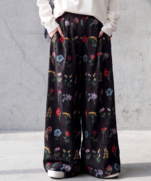 antiqua（アンティカ）の「フラワー刺繍 ワイドパンツ（その他パンツ・レディース・ホワイト/ブルー/ブラック・MEDIUM/LARGE）」の3枚目の写真
