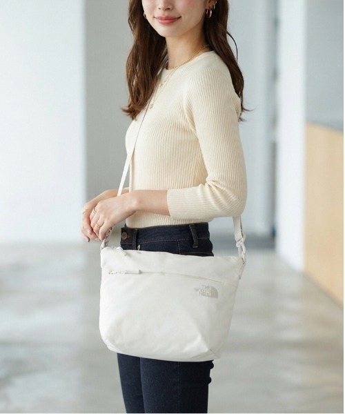 THE NORTH FACE(ザノースフェイス)の「【THE NORTH FACE/ザノースフェイス】SP CROSS BAG M 軽量クロスショルダーバッグ Mサイズ ユニセックス(ショルダーバッグ・レディース・ブラック/サンドベージュ/グレー・ONE SIZE)」の3枚目の写真