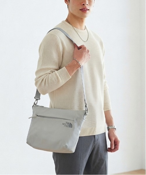 THE NORTH FACE(ザノースフェイス)の「【THE NORTH FACE/ザノースフェイス】SP CROSS BAG M 軽量クロスショルダーバッグ Mサイズ ユニセックス(ショルダーバッグ・レディース・ブラック/サンドベージュ/グレー・ONE SIZE)」の15枚目の写真