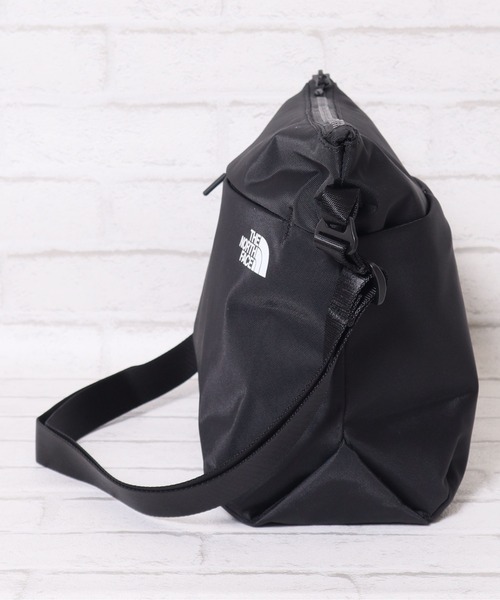 THE NORTH FACE(ザノースフェイス)の「【THE NORTH FACE/ザノースフェイス】SP CROSS BAG M 軽量クロスショルダーバッグ Mサイズ ユニセックス(ショルダーバッグ・レディース・ブラック/サンドベージュ/グレー・ONE SIZE)」の4枚目の写真