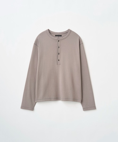 Juha（ユハ）の「SOFT LAYER CROPPED HENLEY（Tシャツ/カットソー・メンズ・グレイッシュベージュ/アイボリー/ブラック・4/3）」の16枚目の写真