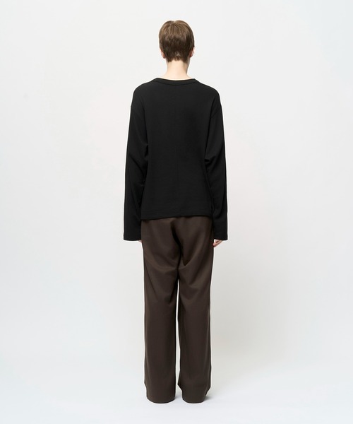Juha（ユハ）の「SOFT LAYER CROPPED HENLEY（Tシャツ/カットソー・メンズ・グレイッシュベージュ/アイボリー/ブラック・4/3）」の7枚目の写真