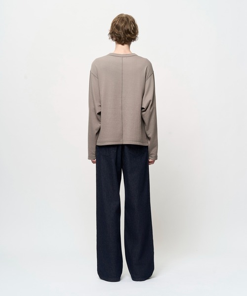 Juha（ユハ）の「SOFT LAYER CROPPED HENLEY（Tシャツ/カットソー・メンズ・グレイッシュベージュ/アイボリー/ブラック・4/3）」の13枚目の写真