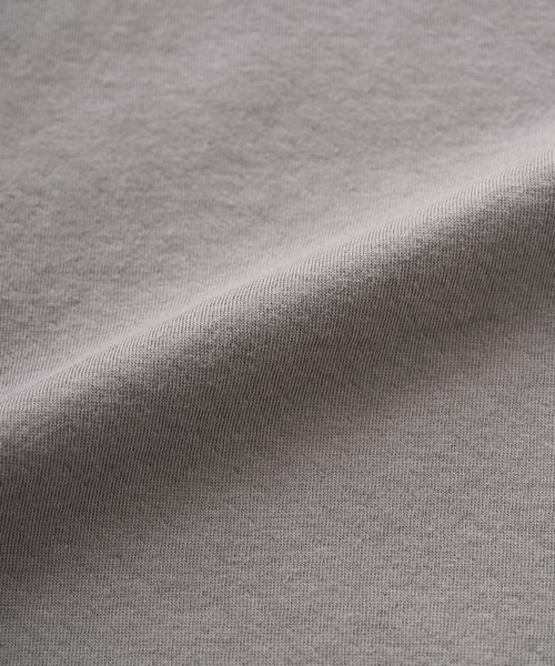 Juha（ユハ）の「SOFT LAYER CROPPED HENLEY（Tシャツ/カットソー・メンズ・グレイッシュベージュ/アイボリー/ブラック・4/3）」の4枚目の写真