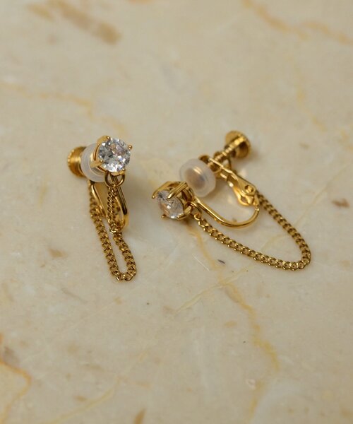 ear PAPILLONNER(イアパピヨネ)の「《WEB&一部店舗限定/ステンレス》クリスタルチェーンイヤリング(イヤリング・レディース・シルバー/ゴールド・FREE)」の2枚目の写真