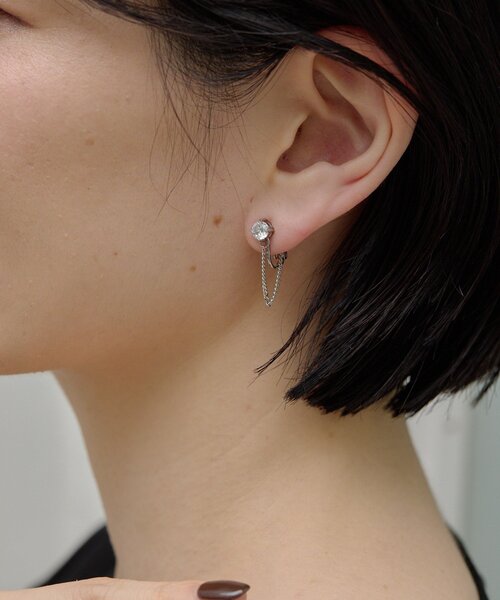 ear PAPILLONNER(イアパピヨネ)の「《WEB&一部店舗限定/ステンレス》クリスタルチェーンイヤリング(イヤリング・レディース・シルバー/ゴールド・FREE)」の5枚目の写真