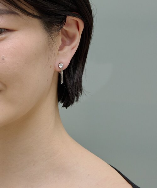 ear PAPILLONNER(イアパピヨネ)の「《WEB&一部店舗限定/ステンレス》クリスタルチェーンイヤリング(イヤリング・レディース・シルバー/ゴールド・FREE)」の7枚目の写真