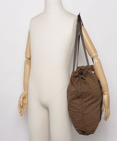 Gramicci（グラミチ）の「UTILITY TOTE BAG（トートバッグ・メンズ・ネイビー/ブラウン・F）」の6枚目の写真