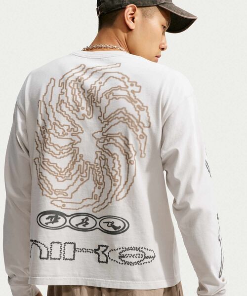 NIKE(ナイキ)の「ナイキ スポーツウェア ロングスリーブ Tシャツ / Nike Sportswear Long-Sleeve T-Shirt IO1399-072 Light Bone(Tシャツ/カットソー・メンズ・オフホワイト・2XL/XL/S/M/L)」の6枚目の写真