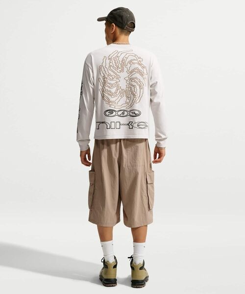 NIKE(ナイキ)の「ナイキ スポーツウェア ロングスリーブ Tシャツ / Nike Sportswear Long-Sleeve T-Shirt IO1399-072 Light Bone(Tシャツ/カットソー・メンズ・オフホワイト・2XL/XL/S/M/L)」の9枚目の写真