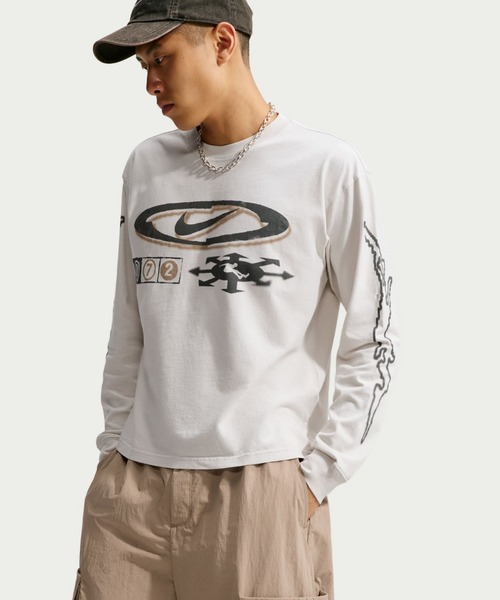 NIKE(ナイキ)の「ナイキ スポーツウェア ロングスリーブ Tシャツ / Nike Sportswear Long-Sleeve T-Shirt IO1399-072 Light Bone(Tシャツ/カットソー・メンズ・オフホワイト・2XL/XL/S/M/L)」の1枚目の写真