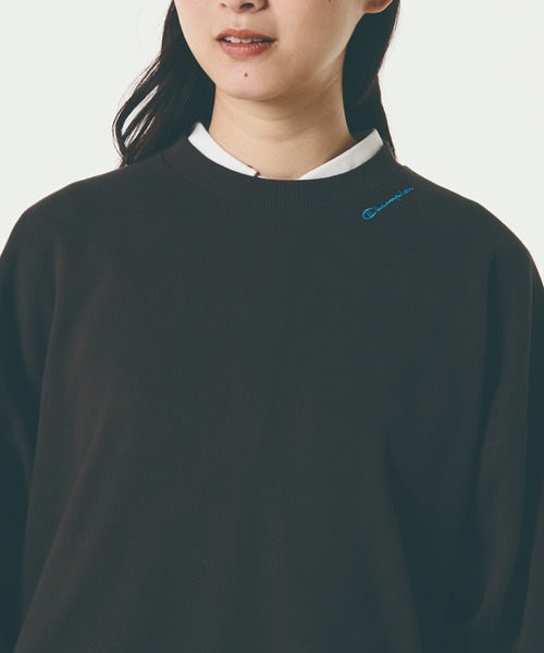 Champion（チャンピオン）の「【Champion/チャンピオン】【ZOZOTOWN先行販売！！カラー別注】レディース クルーネックスウェットシャツ（スウェット・レディース・オートミール/ブラック系その他/ネイビー系1・MEDIUM/LARGE）」の6枚目の写真