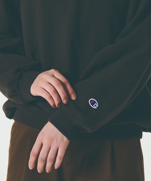 Champion（チャンピオン）の「【Champion/チャンピオン】【ZOZOTOWN先行販売！！カラー別注】レディース クルーネックスウェットシャツ（スウェット・レディース・オートミール/ブラック系その他/ネイビー系1・MEDIUM/LARGE）」の8枚目の写真