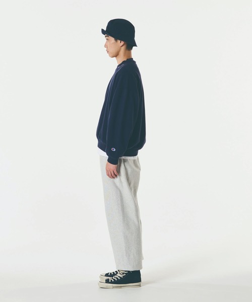 Champion（チャンピオン）の「【Champion/チャンピオン】【ZOZOTOWN先行販売！！カラー別注】レディース クルーネックスウェットシャツ（スウェット・レディース・オートミール/ブラック系その他/ネイビー系1・MEDIUM/LARGE）」の4枚目の写真