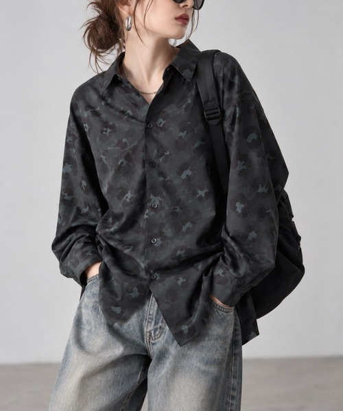CIAO(チャオ)の「【ciao】ルーズシルエット オーバーサイズ とろみシャツ 柄シャツ(シャツ/ブラウス・レディース・ベージュ系その他/ブラック系その他/ブラック×イエロー/オリーブ/カーキブラウン/ホワイト系その他2/ブラック×ホワイト/ブラウン系その他/ホワイト系その他/ブラック/アッシュグレー/ブラック×ブルー・L/M)」の4枚目の写真