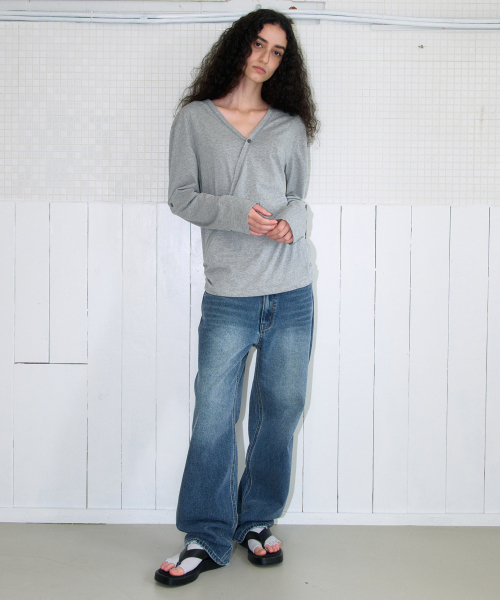 MILLO WOMEN（ミロウーマン）の「ボタンラップTシャツ [メランジ グレー]（Tシャツ/カットソー・レディース・その他・ONE SIZE）」の2枚目の写真