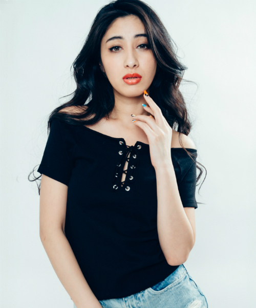 GYDA(ジェイダ)の「フロントレースアップオフショルTOPS(Tシャツ/カットソー・レディース・ホワイト/グレー/その他/ブラック・FREE)」の2枚目の写真