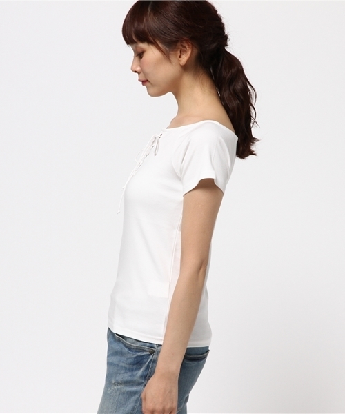 GYDA(ジェイダ)の「フロントレースアップオフショルTOPS(Tシャツ/カットソー・レディース・ホワイト/グレー/その他/ブラック・FREE)」の6枚目の写真