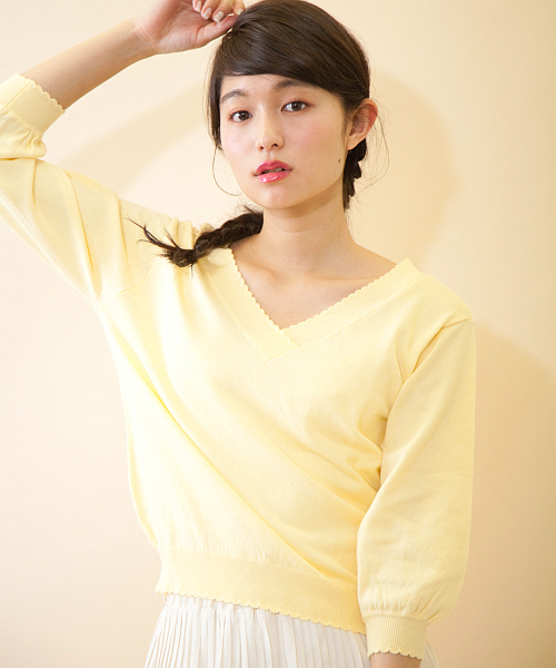 OLIVE des OLIVE（オリーブデオリーブ）の「★スカラップＶプルオーバー（ニット/セーター・レディース・その他/ピンク/レッド/イエロー/オフホワイト・FREE）」の3枚目の写真