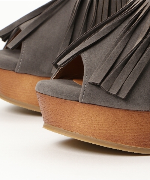 mooimooi(モーイモーイ)の「フリンジ厚底サンダル(サンダル・レディース・グレー/キャメル/ブラック/カーキ・M/S/LL/L/3L)」の8枚目の写真