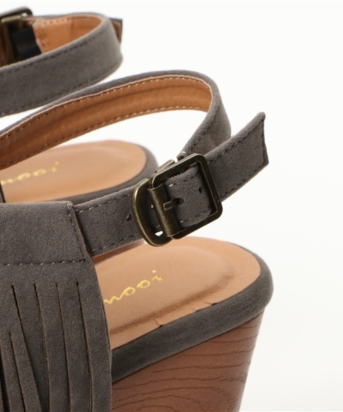 mooimooi(モーイモーイ)の「フリンジ厚底サンダル(サンダル・レディース・グレー/キャメル/ブラック/カーキ・M/S/LL/L/3L)」の9枚目の写真