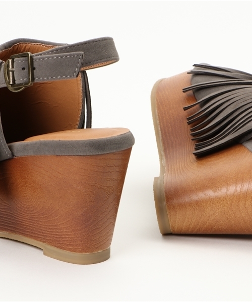 mooimooi(モーイモーイ)の「フリンジ厚底サンダル(サンダル・レディース・グレー/キャメル/ブラック/カーキ・M/S/LL/L/3L)」の10枚目の写真