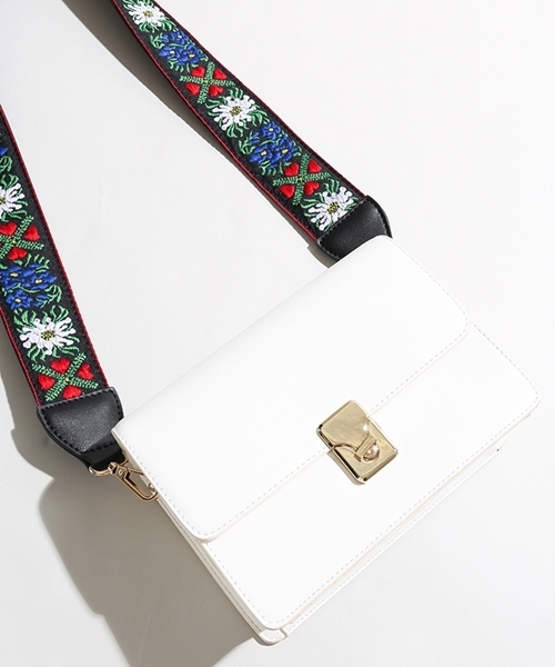 WEGO（ウィゴー）の「WEGO/フラワー刺繍ショルダーバッグ（ショルダーバッグ・レディース・ブラック/ホワイト/キャメル・FREE）」の14枚目の写真